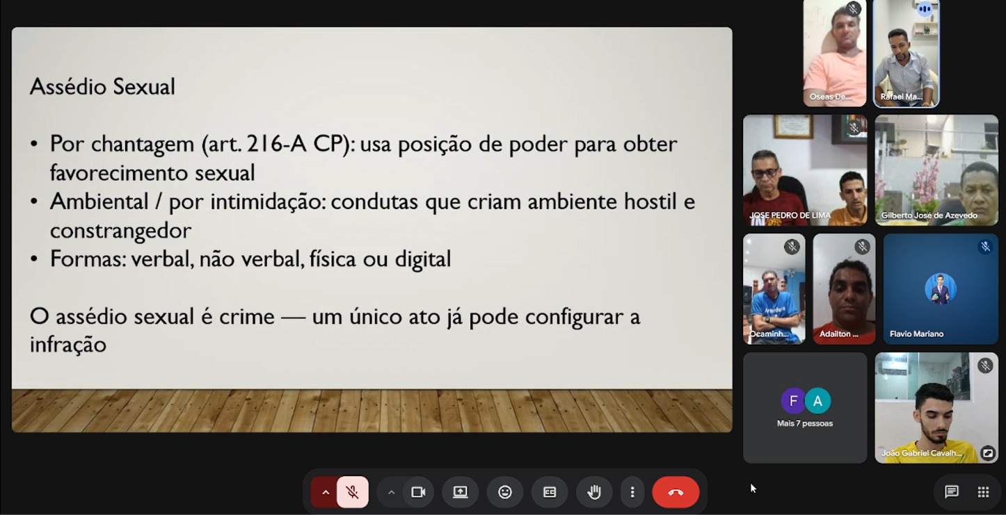 Reunião de formação com o slide sobre assédio sexual
